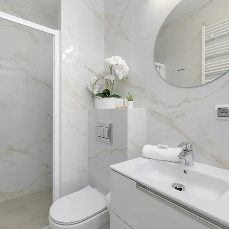 Modern 1 Maja With Parking In By Rent Like