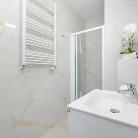 Apartment Modern 1 Maja With Parking In By Rent Like *